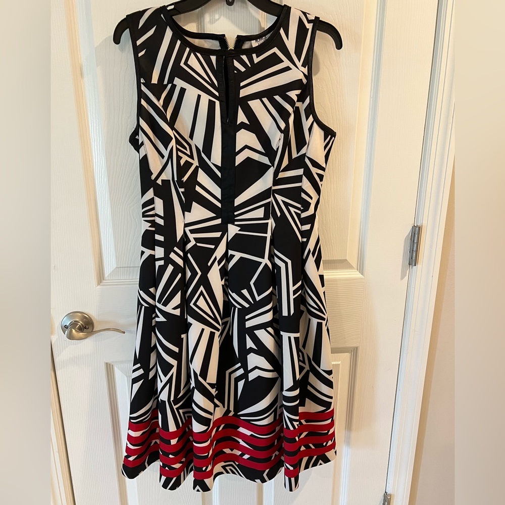 Geometric sleeveless mini dress 👗